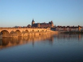 Gien La Loire et le Chateau 